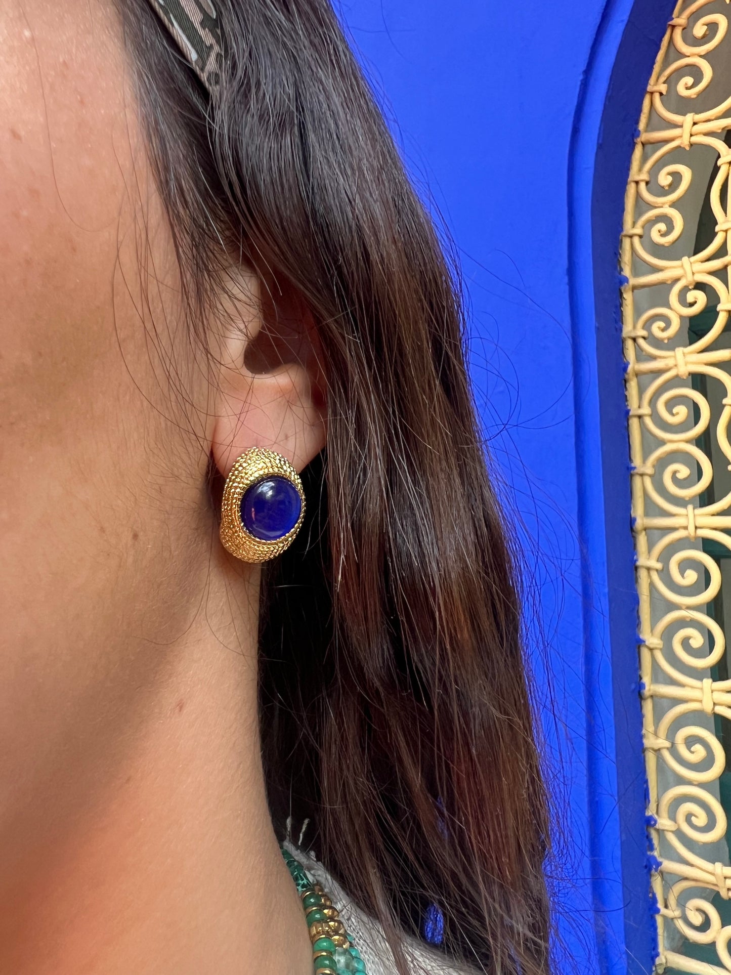 Les boucles d'oreilles CHENINI