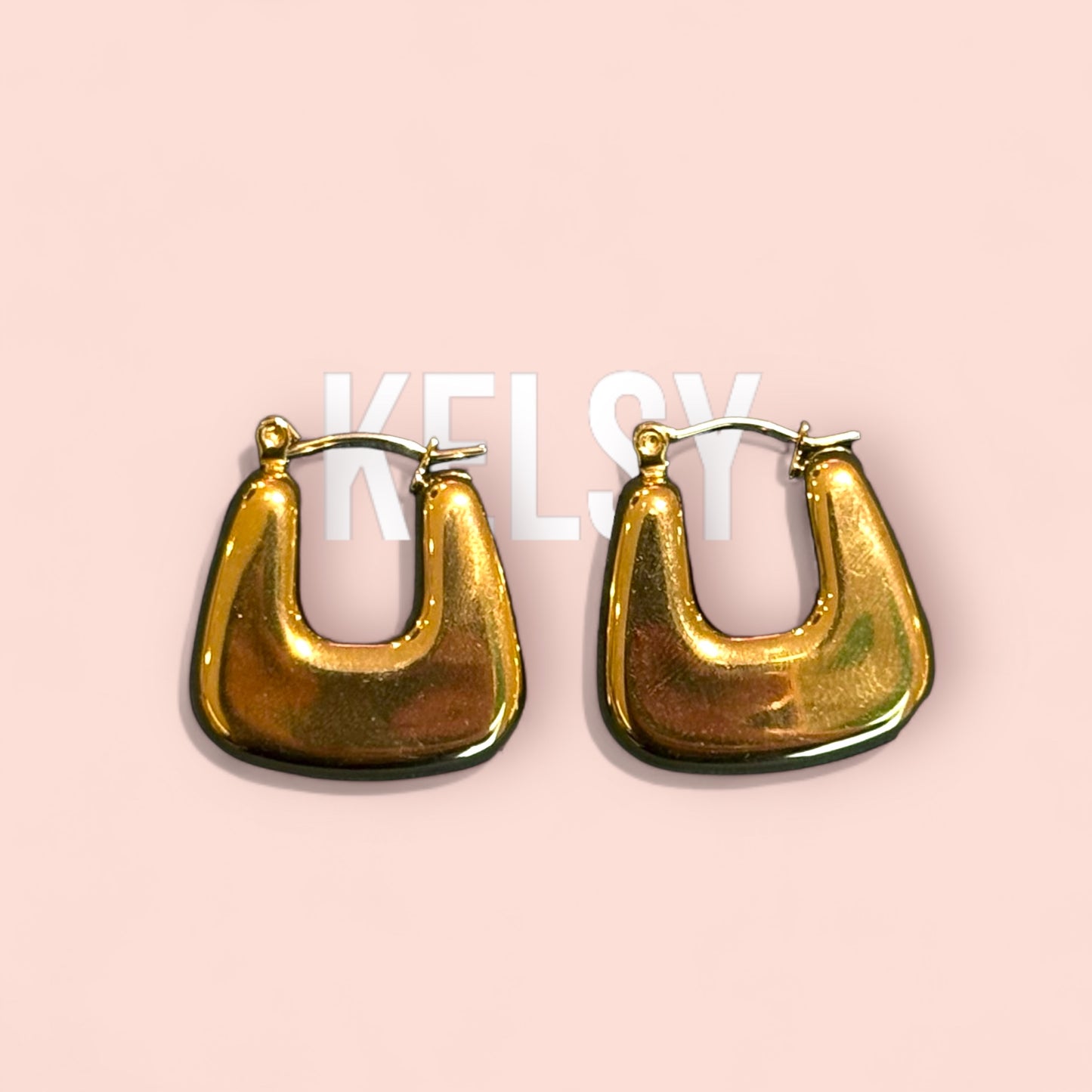 Les boucles d'oreilles KELSY
