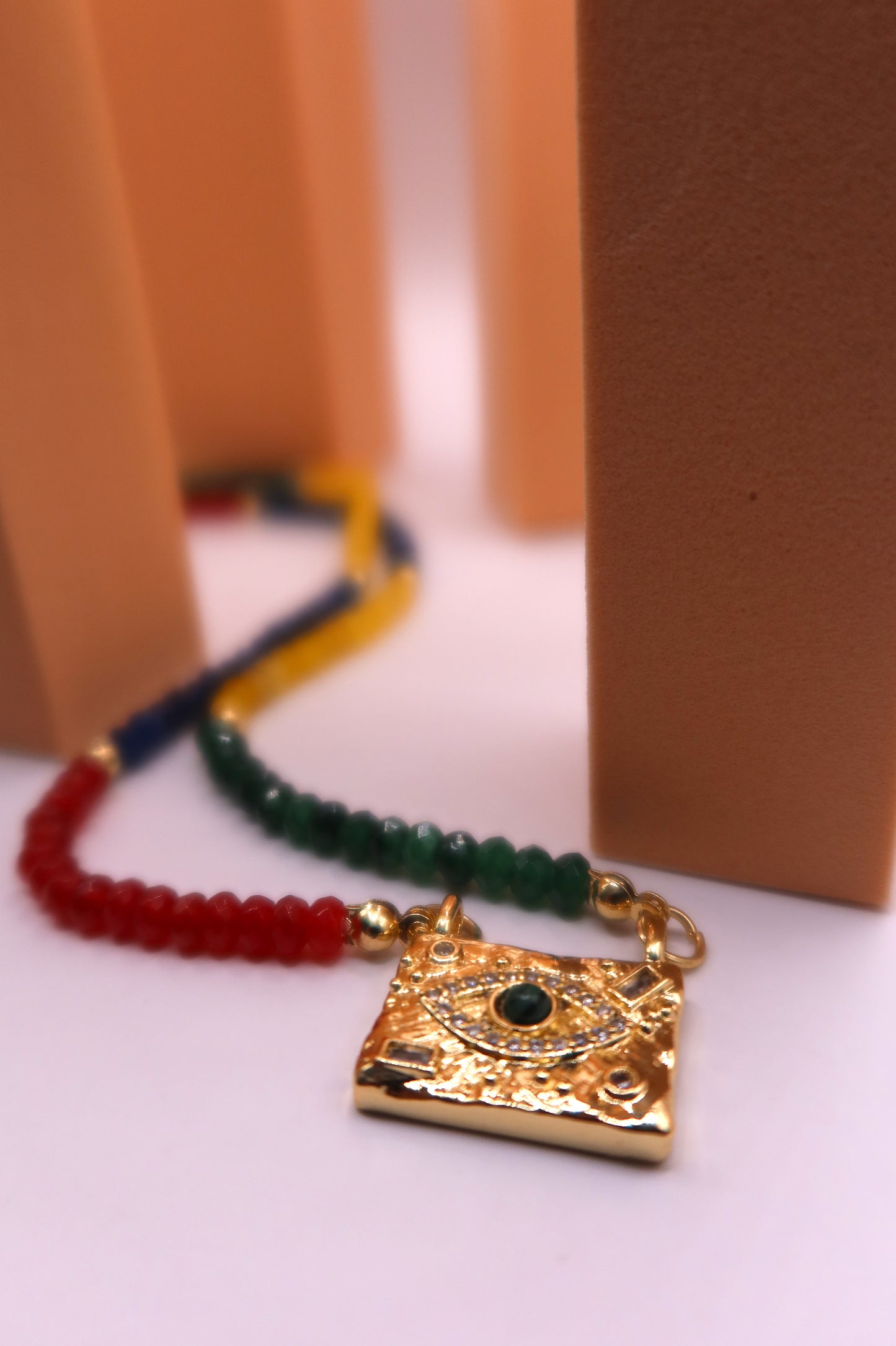 The ĒPONA necklace
