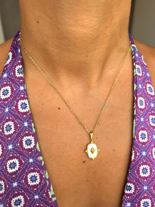 The LOLA necklace