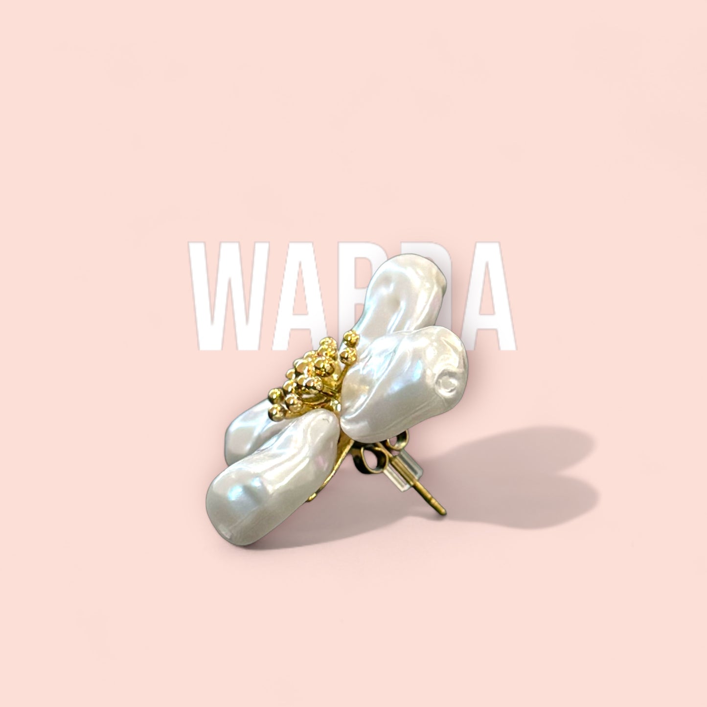 Les boucles d’oreilles WARDA