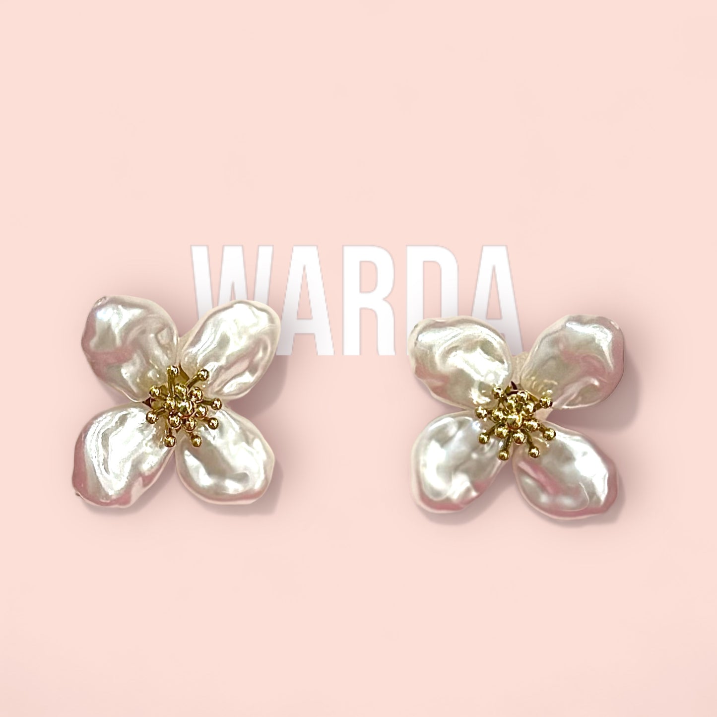 Les boucles d’oreilles WARDA